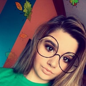 Meet your Posher, Rayna